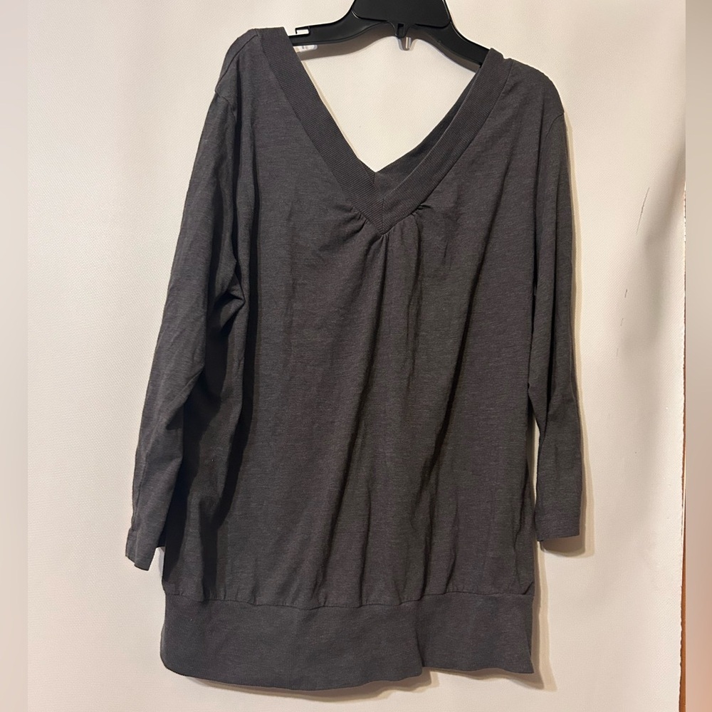 V-Neck grey top - Picture 2 of 2
